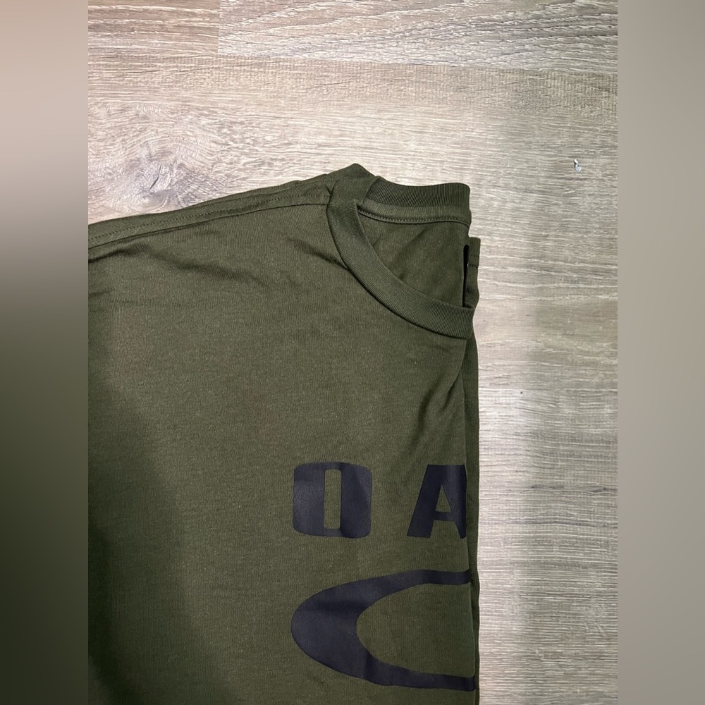 Men’s Oakley T-Shirt